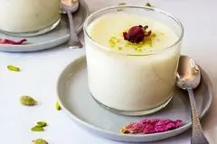طرز تهیه فرنی  نارگیلی؛ دسر آسان و خوشمزه برای شب یلدا