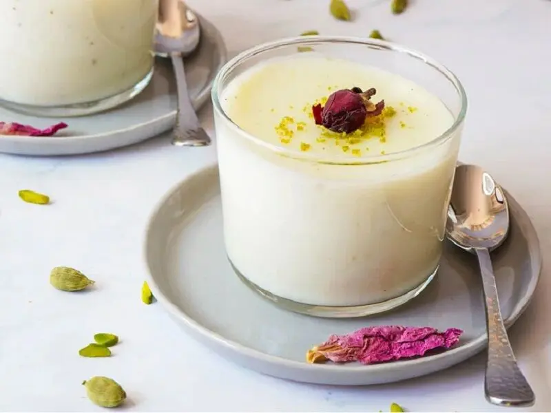 طرز تهیه فرنی  نارگیلی؛ دسر آسان و خوشمزه برای شب یلدا