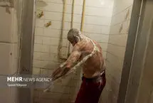 تصاویر؛ خانه‌ای روی آب؛ روایت مردی که با امواج زندگی می‌کند