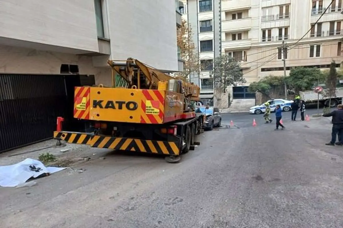 حادثه برای جرثقیل در خیابان شریعتی تهران/ اپراتور جرثقیل درگذشت
