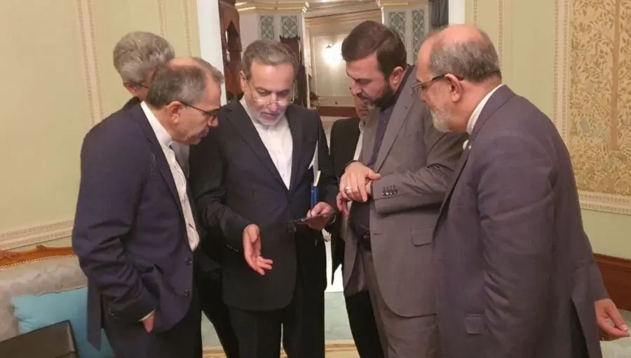 سفر تیم فنی آژانس به ایران؛ دیپلمات‌ها قانون را دور می‌زنند؟