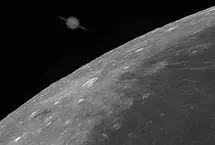 لحظه شگفت‌انگیز طلوع زحل از پشت ماه