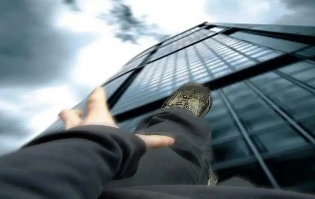 سقوط مرگبار یک فرد در بیمارستان شهریار/ علت حادثه در دست بررسی است