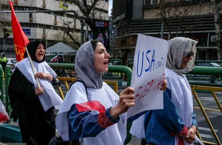 تصاویر؛ زنان کفن‌پوش تهران
