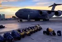 نماز خواندن کلاه‌سفیدها پس از کمک در زلزله ونزوئلا