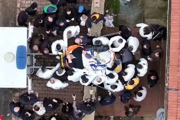 عملیات انتقال بیمار پافیلی با وزن ۳۰۰ کیلوگرم