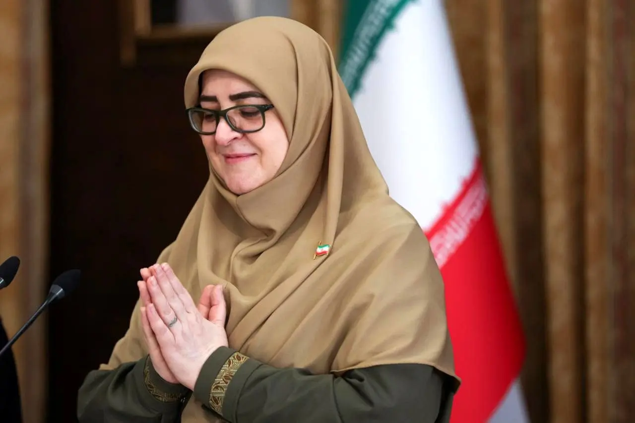 تصاویر؛ ژست‌های فاطمه مهاجرانی در نشست خبری