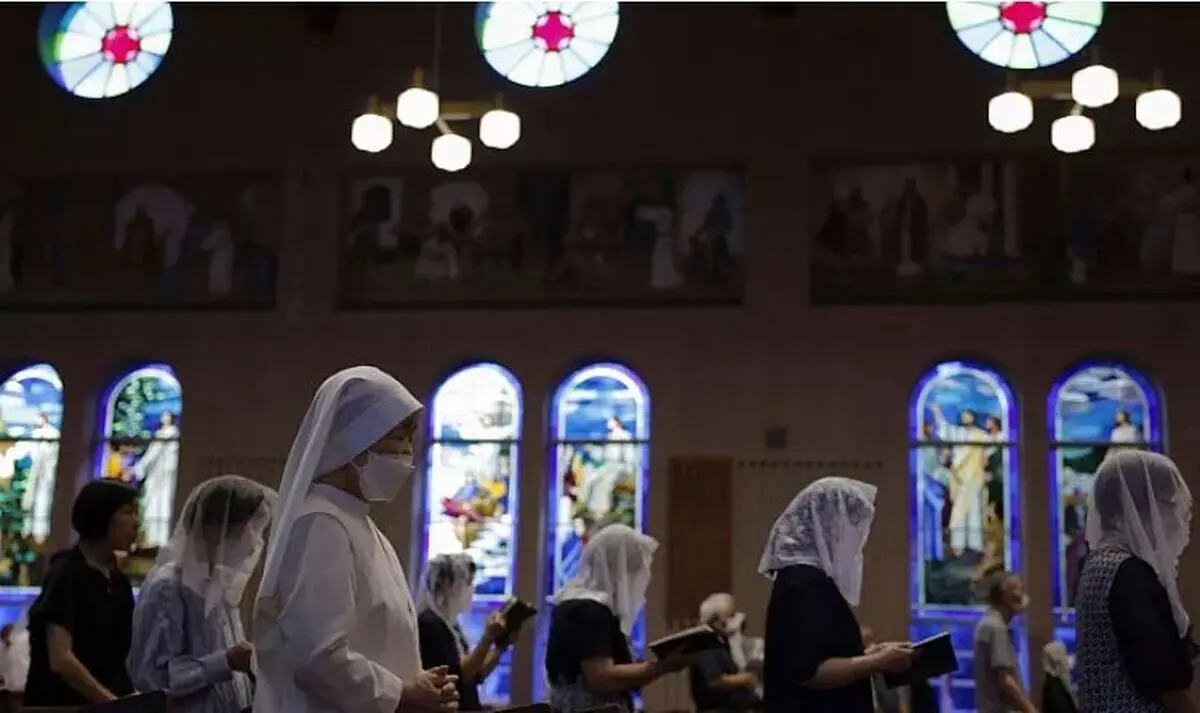 بزرگداشت یاد قربانیان حمله اتمی به ناگاساکی همزمان با افزایش نگرانی‌ها از وقوع طوفان در ژاپن