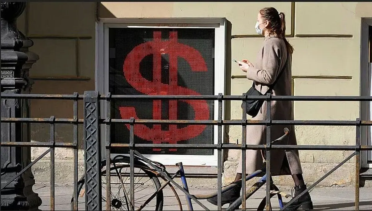 روس‌ها کمربندها را سفت‌تر می‌بندند؛ ادامه سقوط روبل و افزایش قیمت‌ها