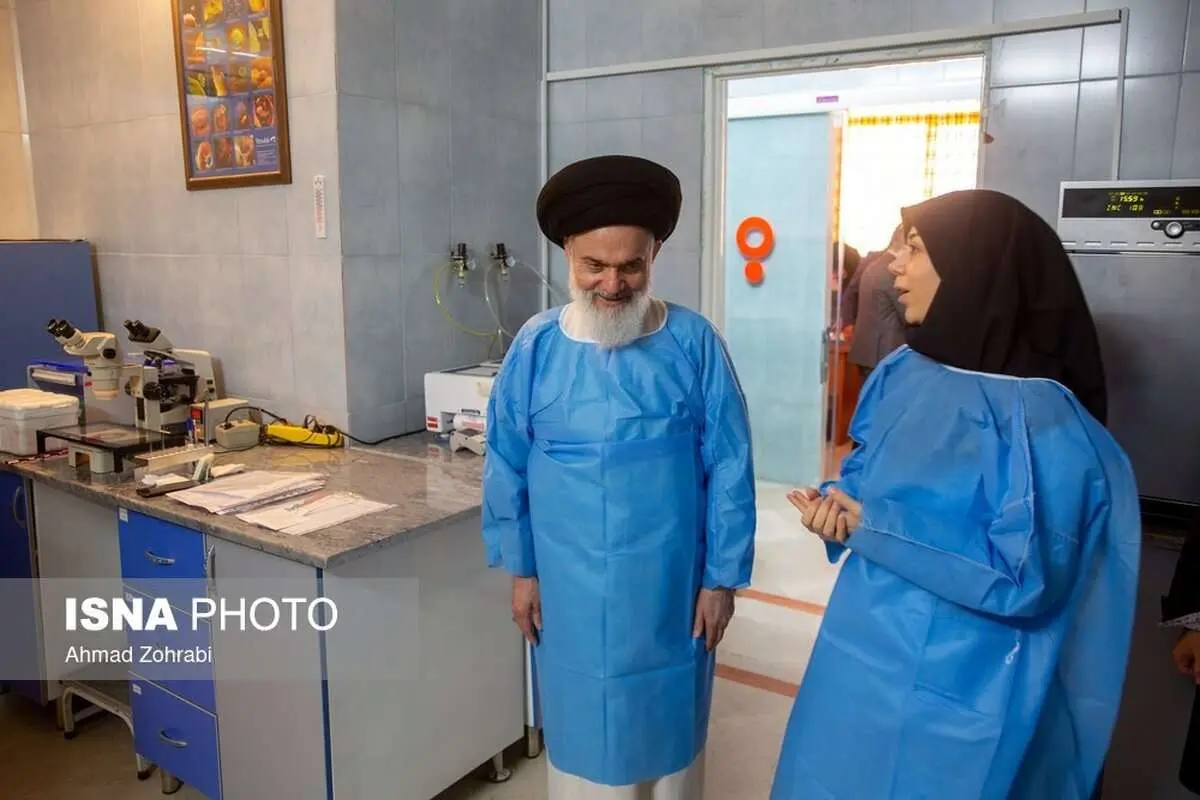 (تصاویر) حضور آیتالله حسینی بوشهری در مرکز درمان ناباروری