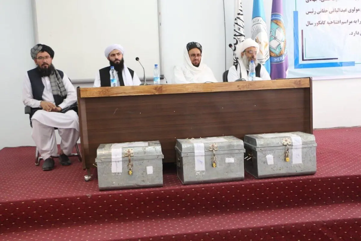 (عکس) جعبه سوالات کنکور طالبان خبرساز شد!