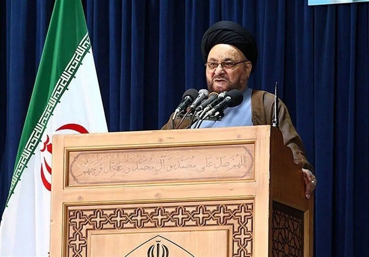 امام جمعه اصفهان: گناه‌های عملی در جامعه در حال ترویج است