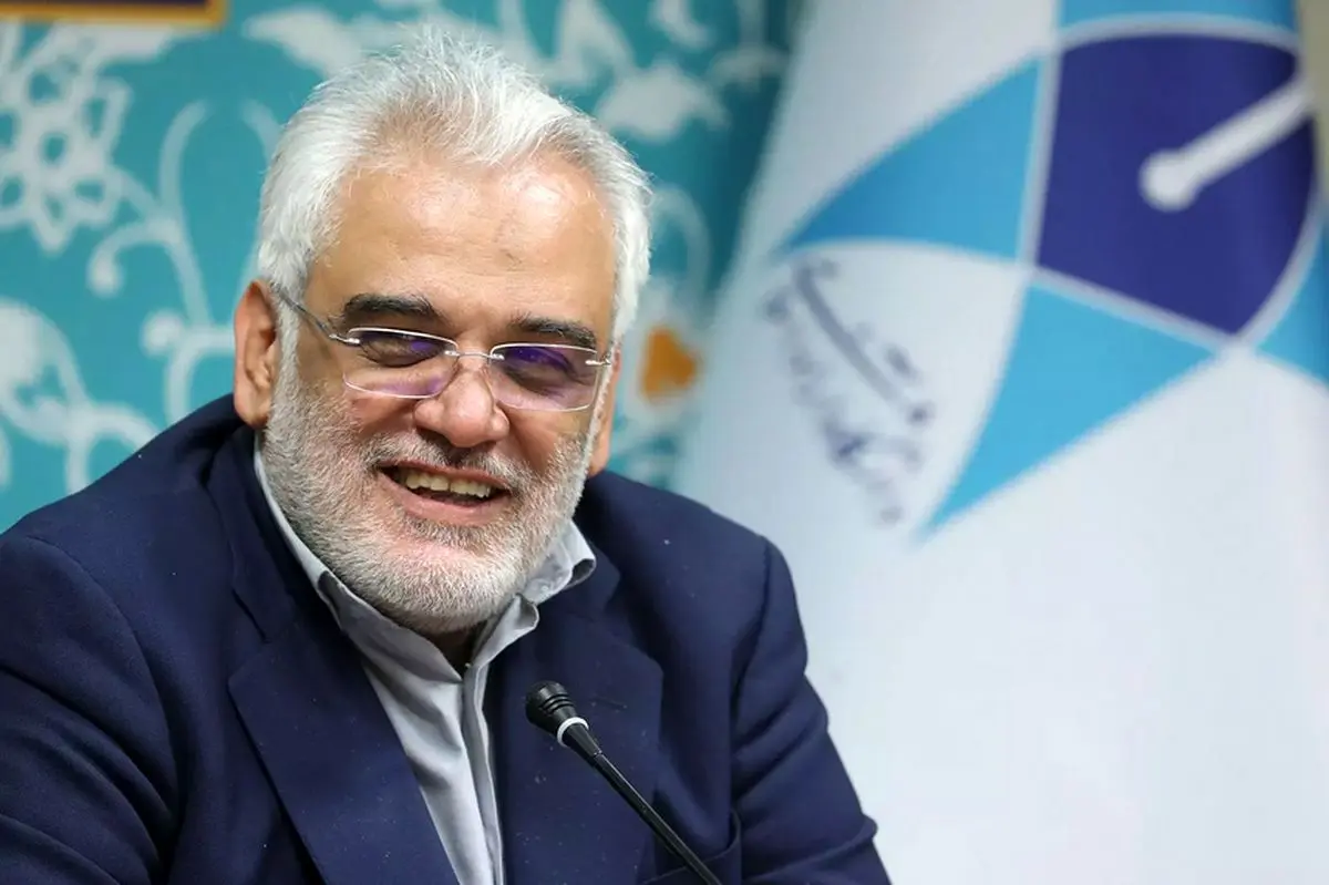 انتقاد تند روزنامه دولت به رئیس دانشگاه آزاد