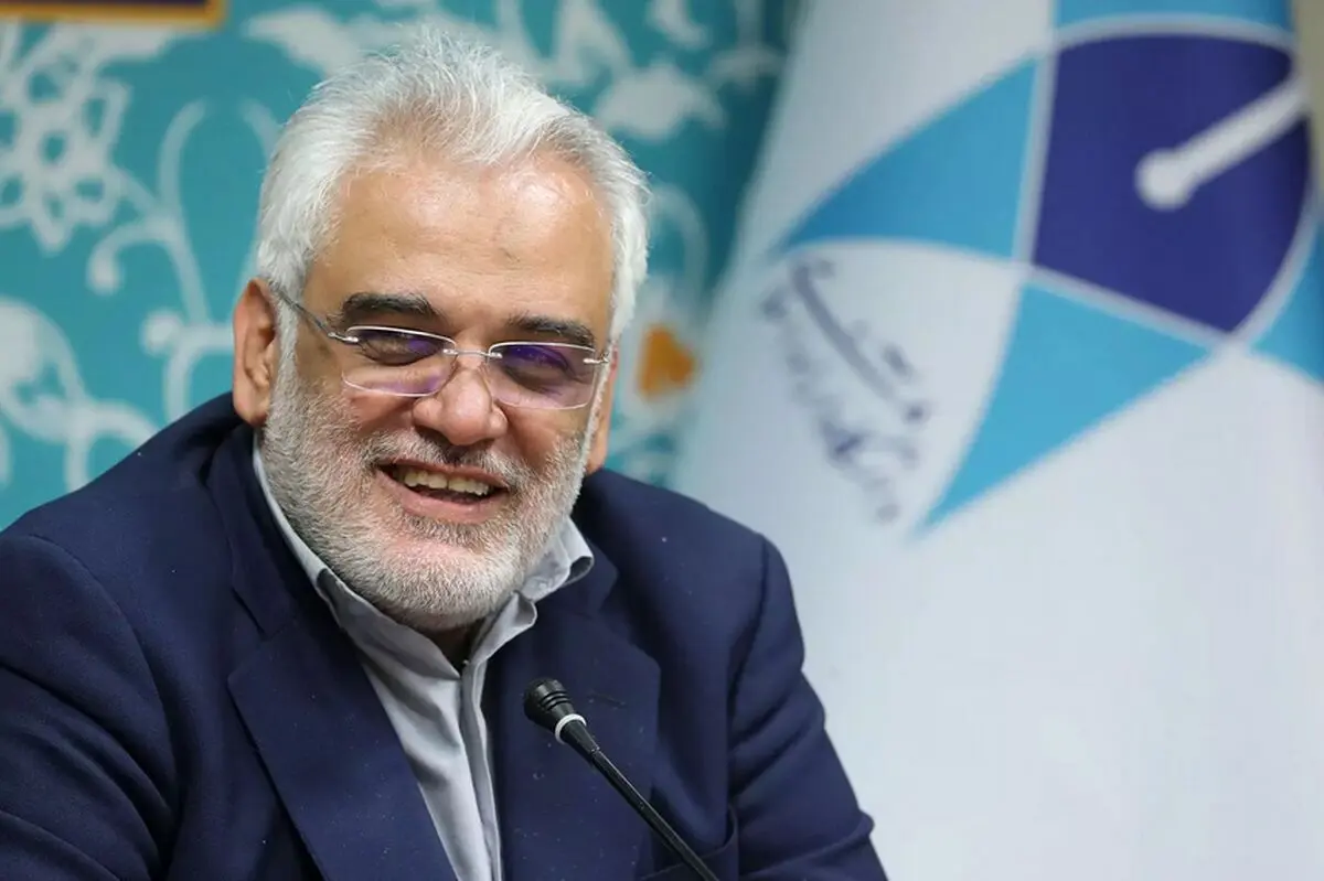 انتقاد تند روزنامه دولت به رئیس دانشگاه آزاد