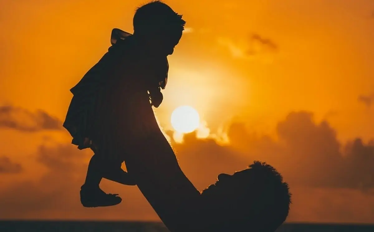 اگر دختر دارید، با این اصول پدری کنید