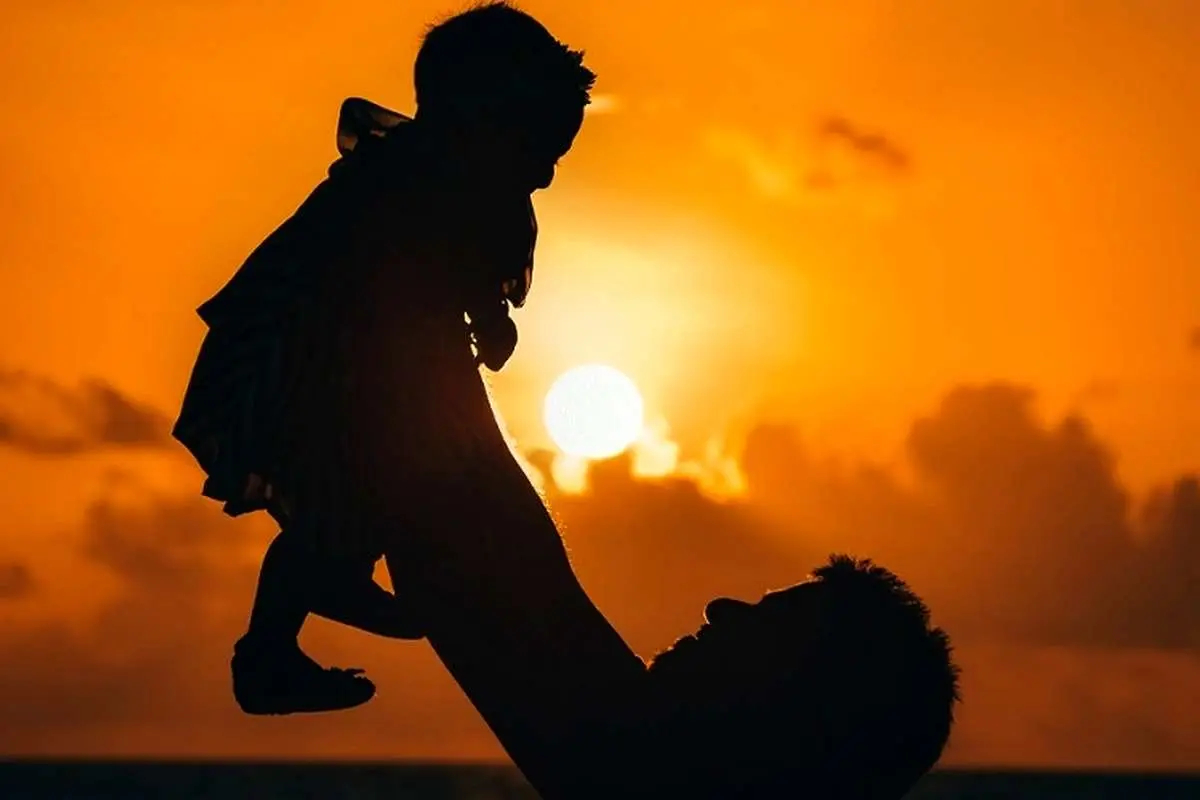 اگر دختر دارید، با این اصول پدری کنید