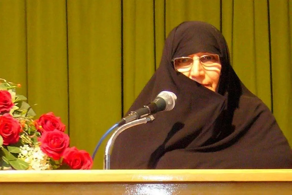 استاد حوزه: با وجود موافقت رهبری فعالیت استقلالی بانوان مجتهده پذیرفته نمیشود