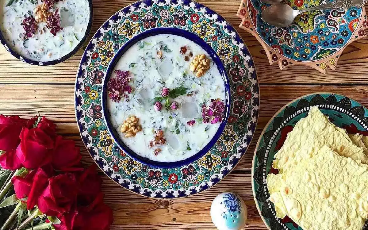 (ویدئو) طرز تهیه آب‌دوغ خیار به سبک سفیر استرالیا در تهران
