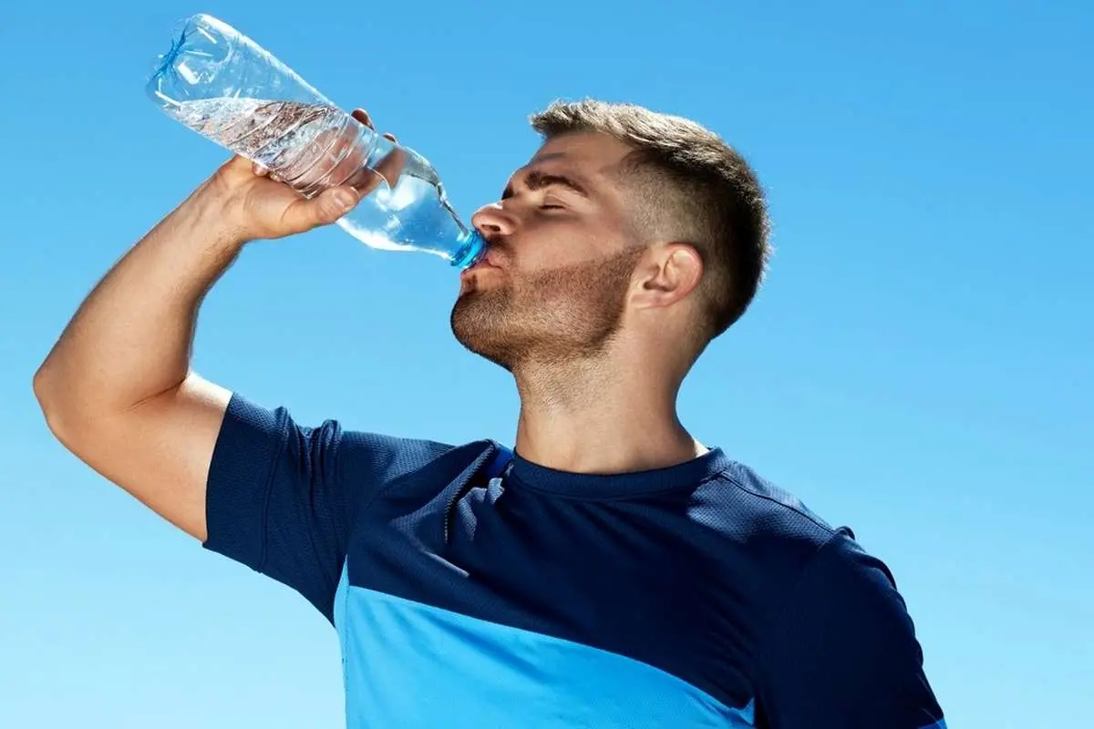 تابستان روزی چند لیوان آب بنوشیم؟