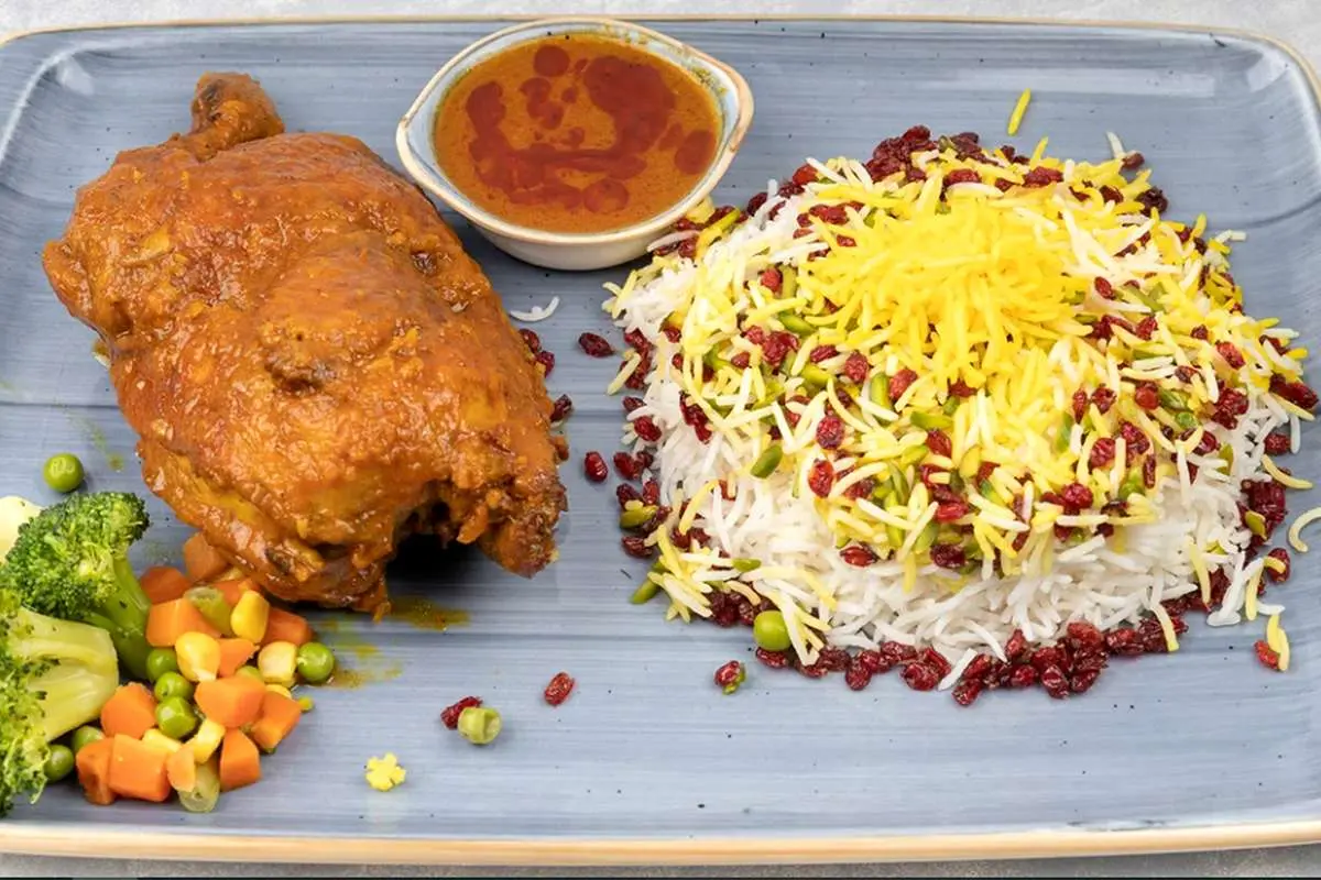 طرز تهیه زرشک پلو با مرغ مجلسی رستورانی