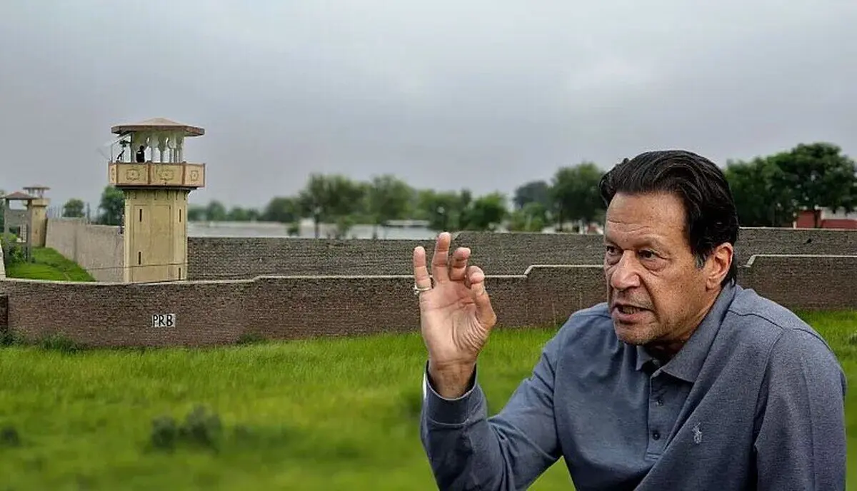 از عرش به فرش؛ عمران خان نخستین شب را در زندان فوق امنیتی گذراند