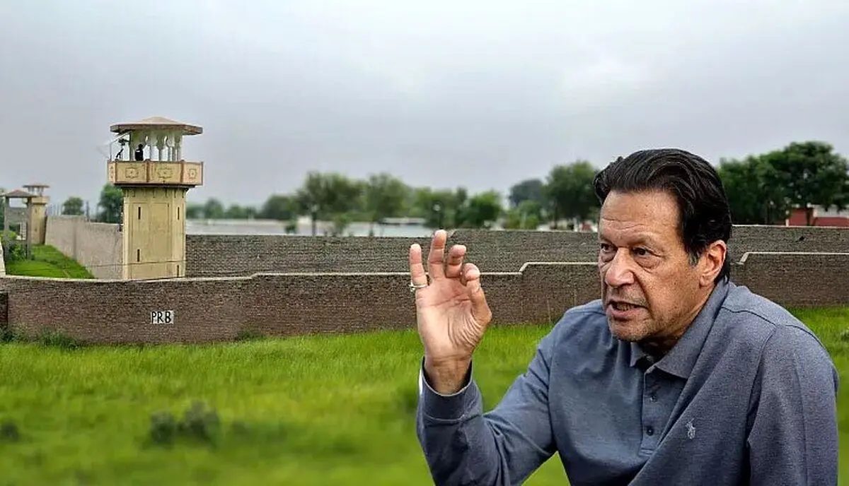 از عرش به فرش؛ عمران خان نخستین شب را در زندان فوق امنیتی گذراند