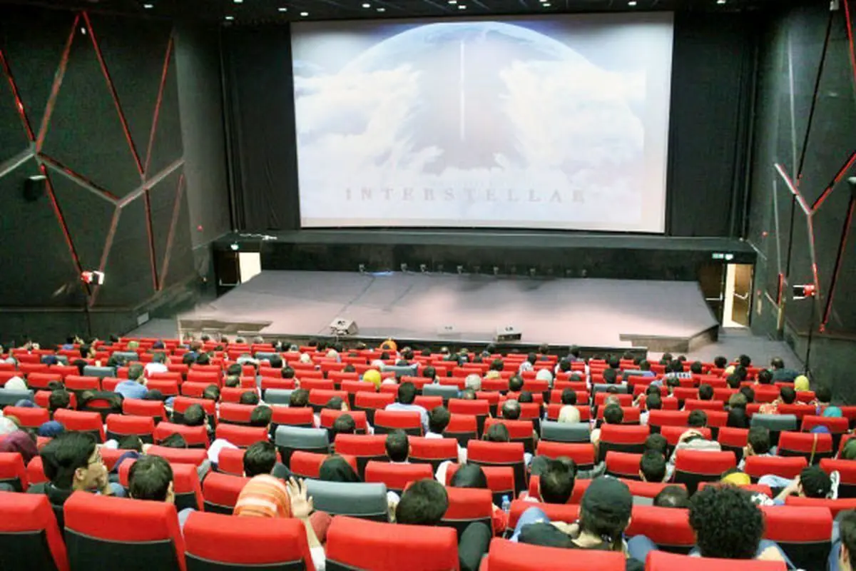 ۴ فیلم در سینماها، ۵ فیلم در شبکه نمایش خانگی