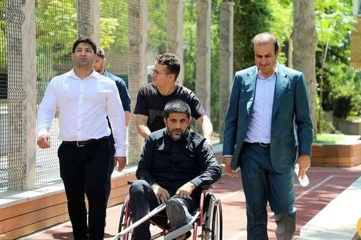 علیرضا دبیر پس از جراحی چند سانت بلندتر شد!