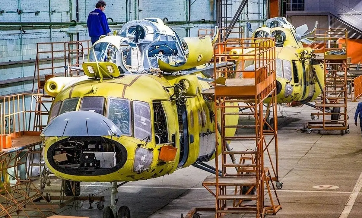 (ویدئو) عملیات هیجان انگیز تولید هلی کوپتر در کارخانه آمریکایی