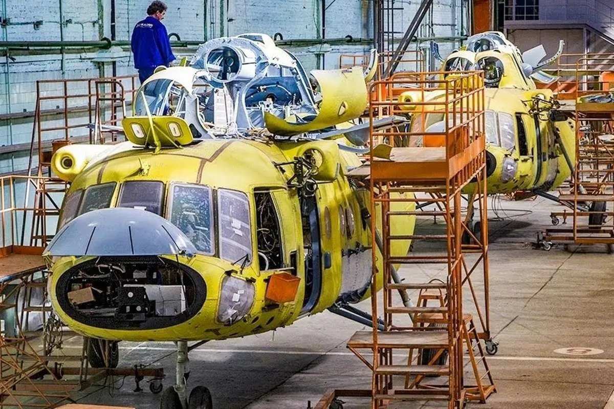 (ویدئو) عملیات هیجان انگیز تولید هلی کوپتر در کارخانه آمریکایی