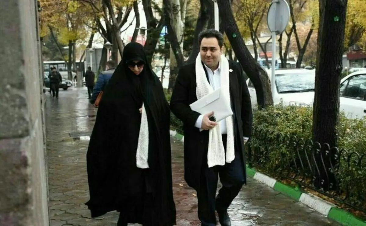 عکس داماد حسن روحانی در حالِ خلبانی