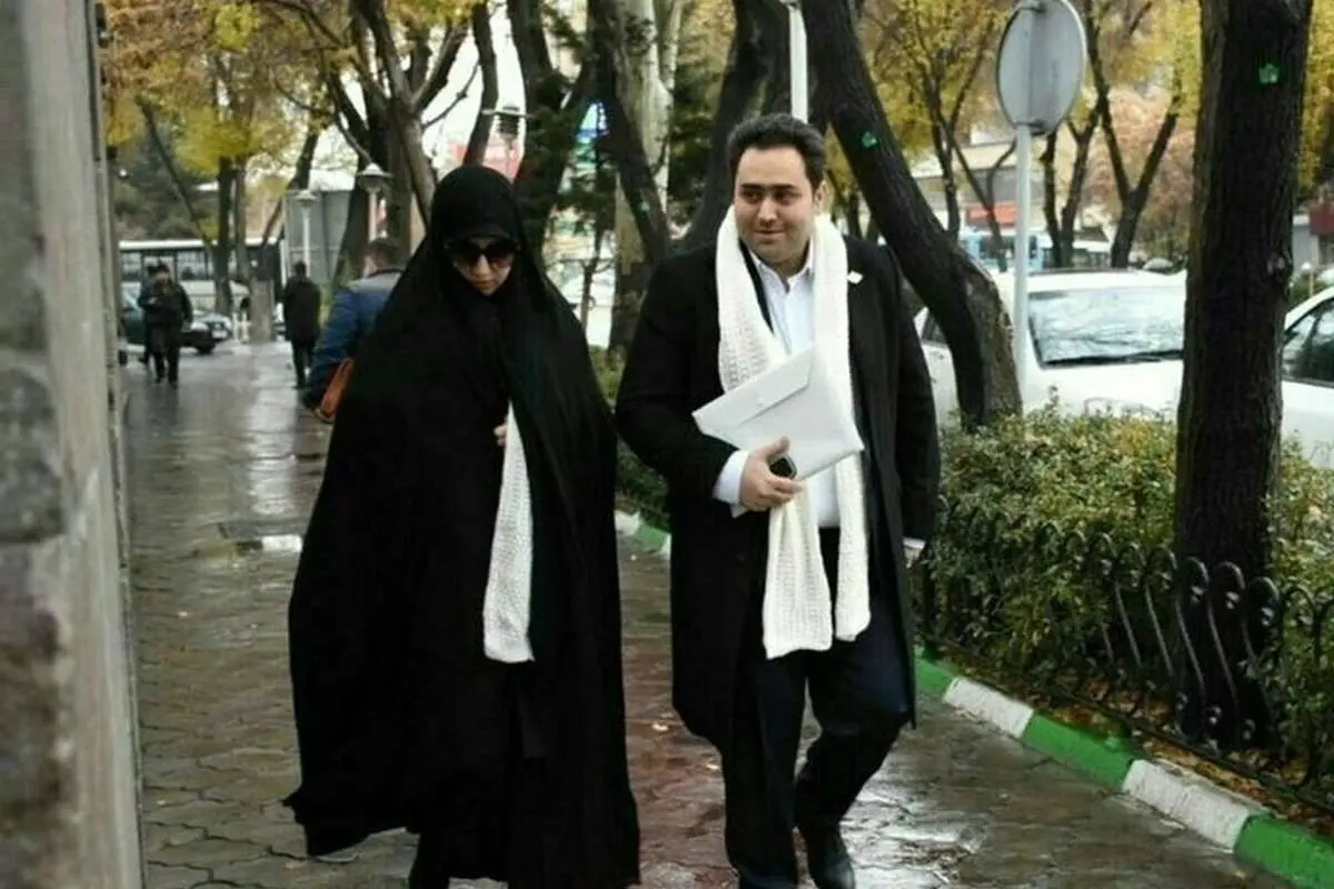 عکس داماد حسن روحانی در حالِ خلبانی