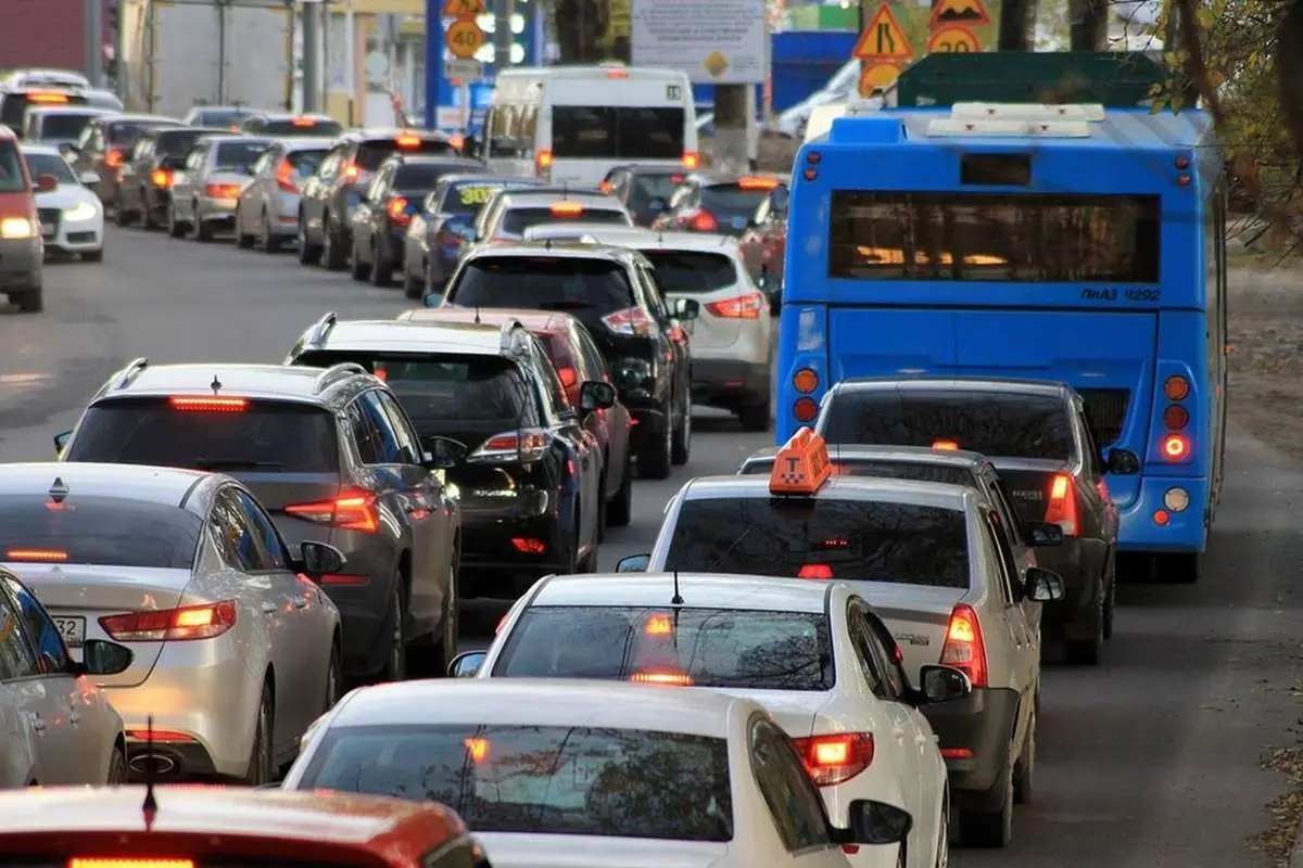 چگونه GPS گوشی تلفن همراه ما میداند که به ترافیک نزدیک میشویم؟
