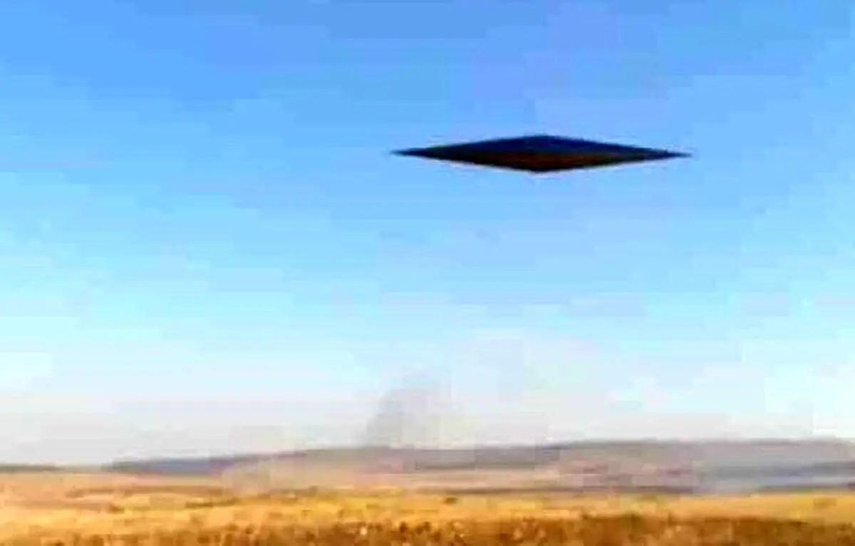 (عکس) جنجال بزرگ بر سر مشاهده این سایه عجیب در آسمان آرژانتین!