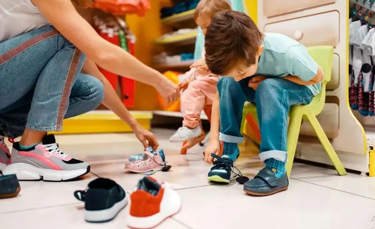 توصیه‌های مهم هنگام کفش خریدن برای کودکان