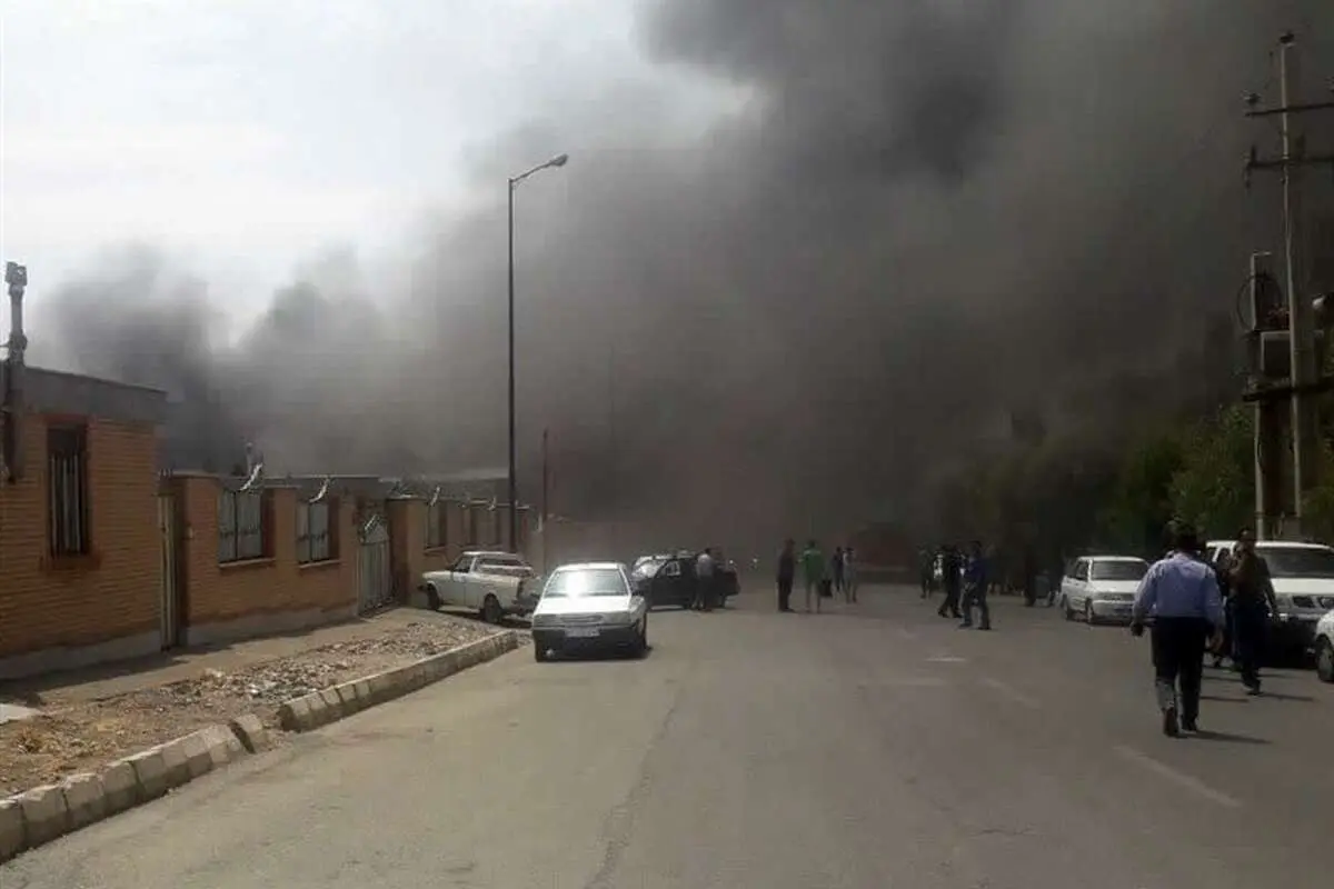 (ویدئو) آتشسوزی در ۲ کارخانه شهرک صنعتی ایوانکی/ ۴ مصدوم تاکنون