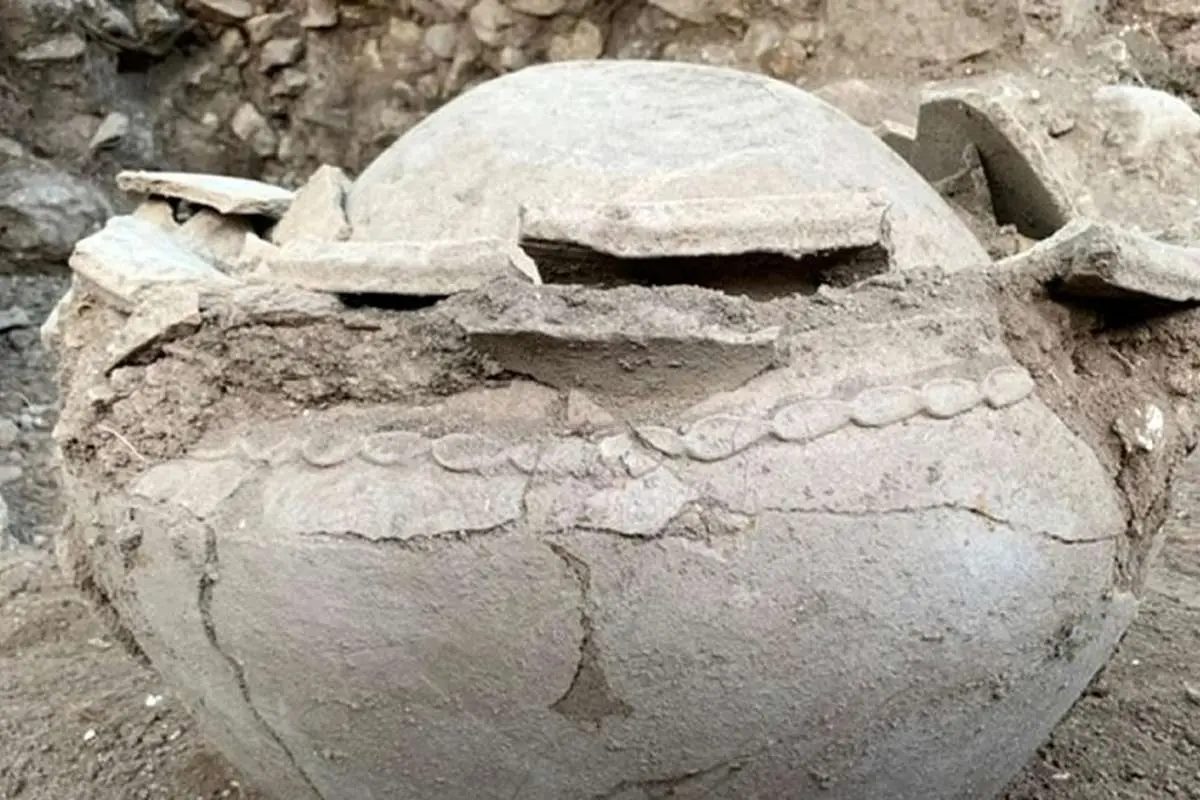 (تصاویر) محتوای ترسناک کوزۀ ۱۲۰۰ سالهای که در مکزیک کشف شد