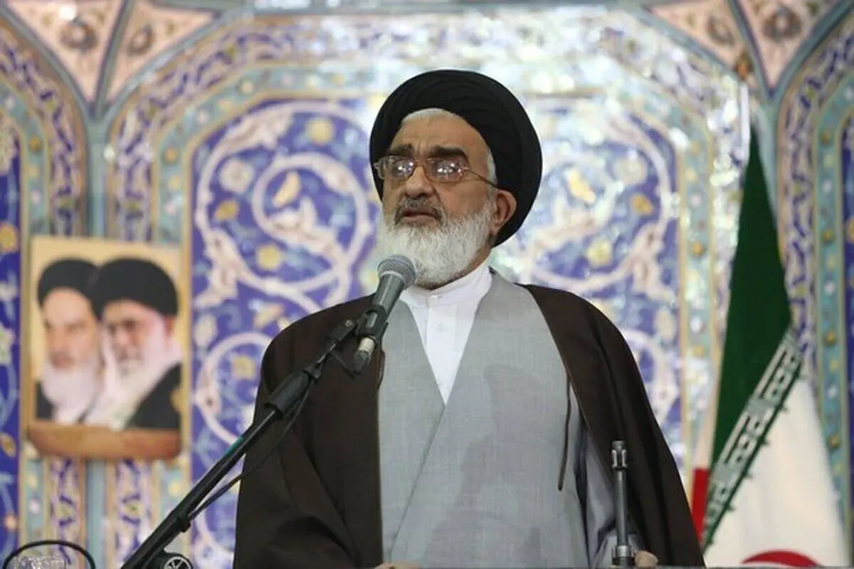 امام جمعه قم: هر کشوری به ایران روی آورده باقی مانده مانند یمن، عراق، لبنان و سوریه