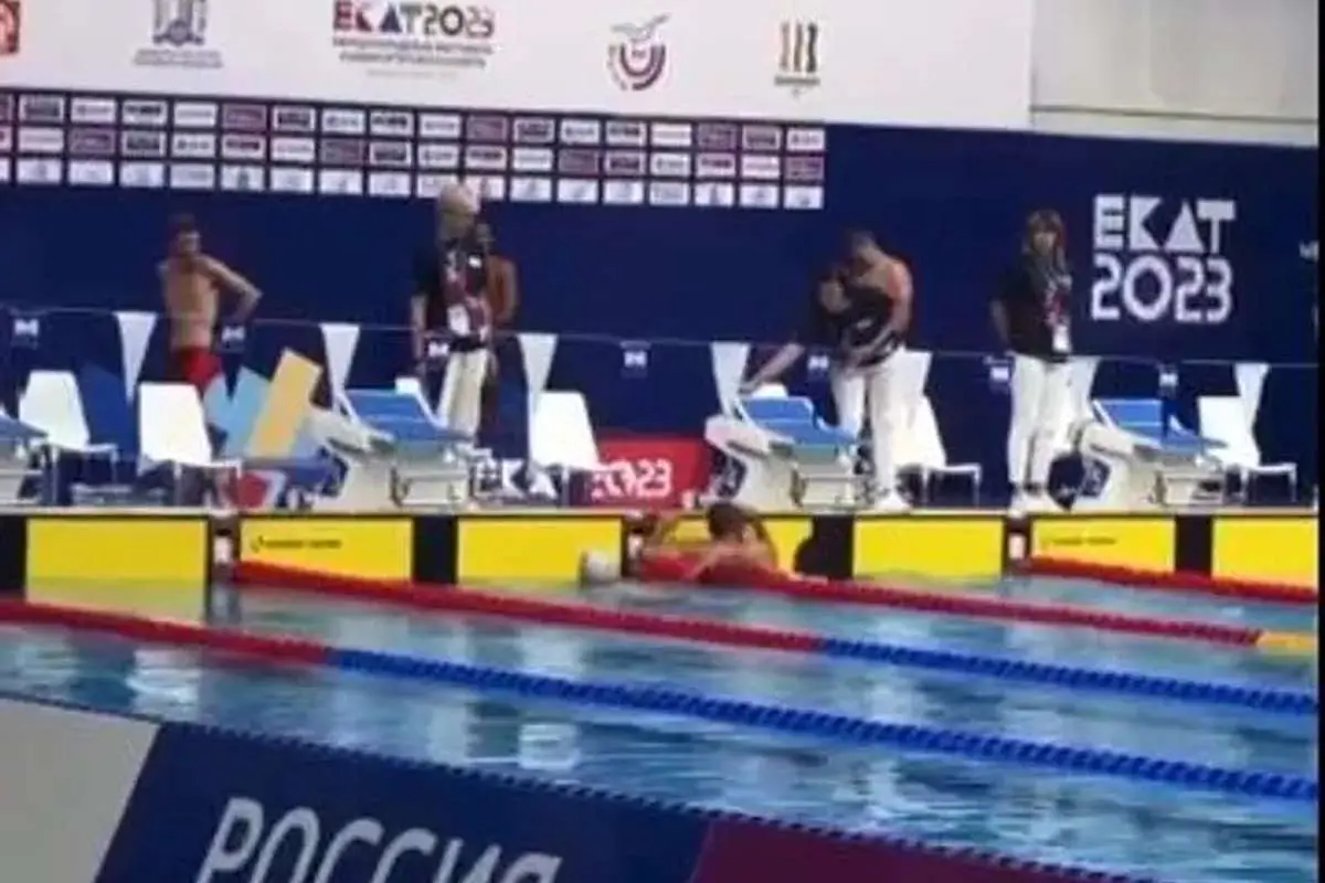 (عکس) شناگر افغانستانی در استخر مسابقات غرق شد!