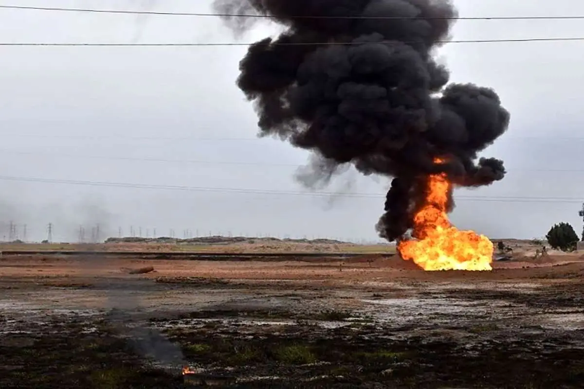 (ویدئو) انفجار وحشتناک لوله نفت حوالی هرمزگان