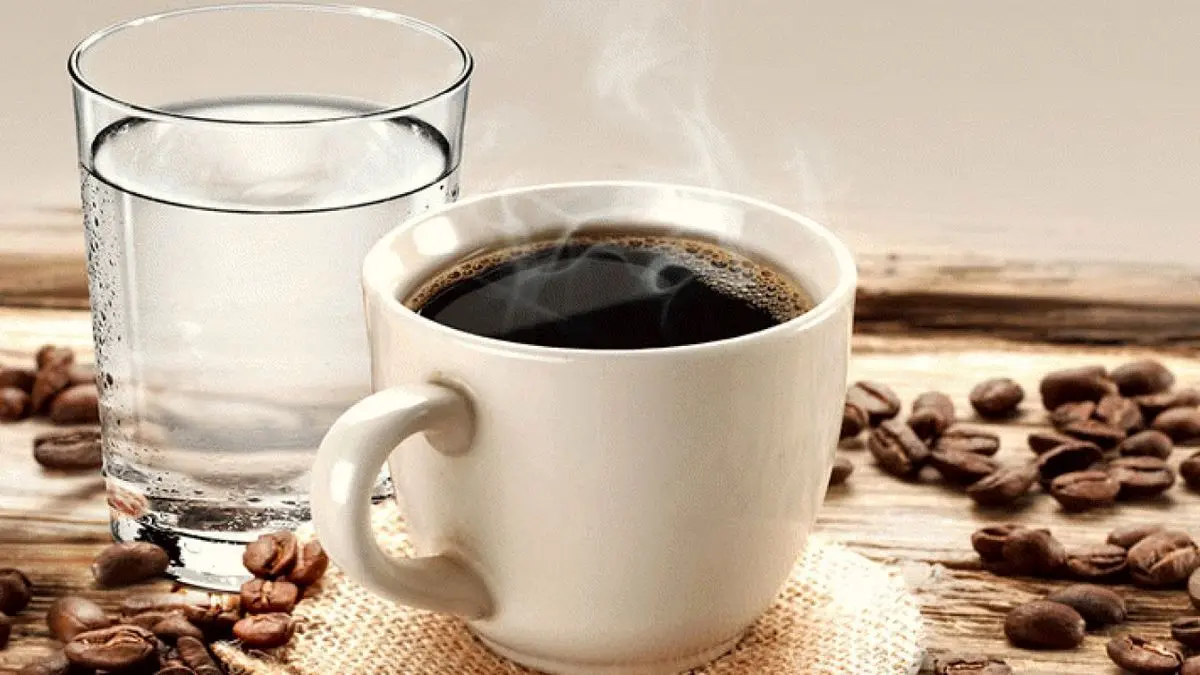 دلیل سرو آب کنار قهوه چیه؟