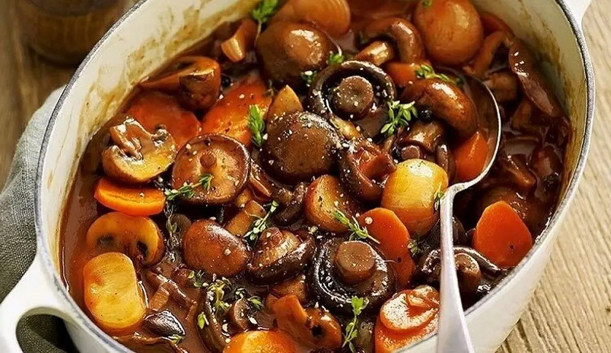 «خورش بادمجان و قارچ»، غذای لذیذ و گیاهی که عاشقش می‌شوید!