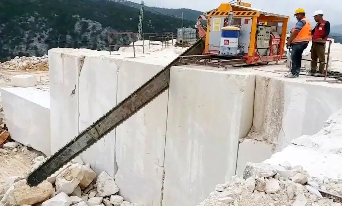 (ویدئو) برش زدن هیجان انگیز سنگ مرمر‌های غول پیکر با ابزارآلات مدرن