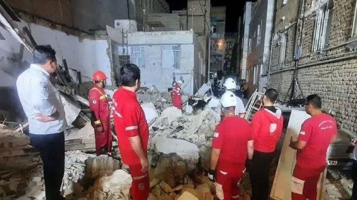 انفجار و ریزش ساختمان در ملارد با ۵ مفقودی احتمالی/ جست‌وجوی مفقودین با حضور امدادگران هلال‌احمر