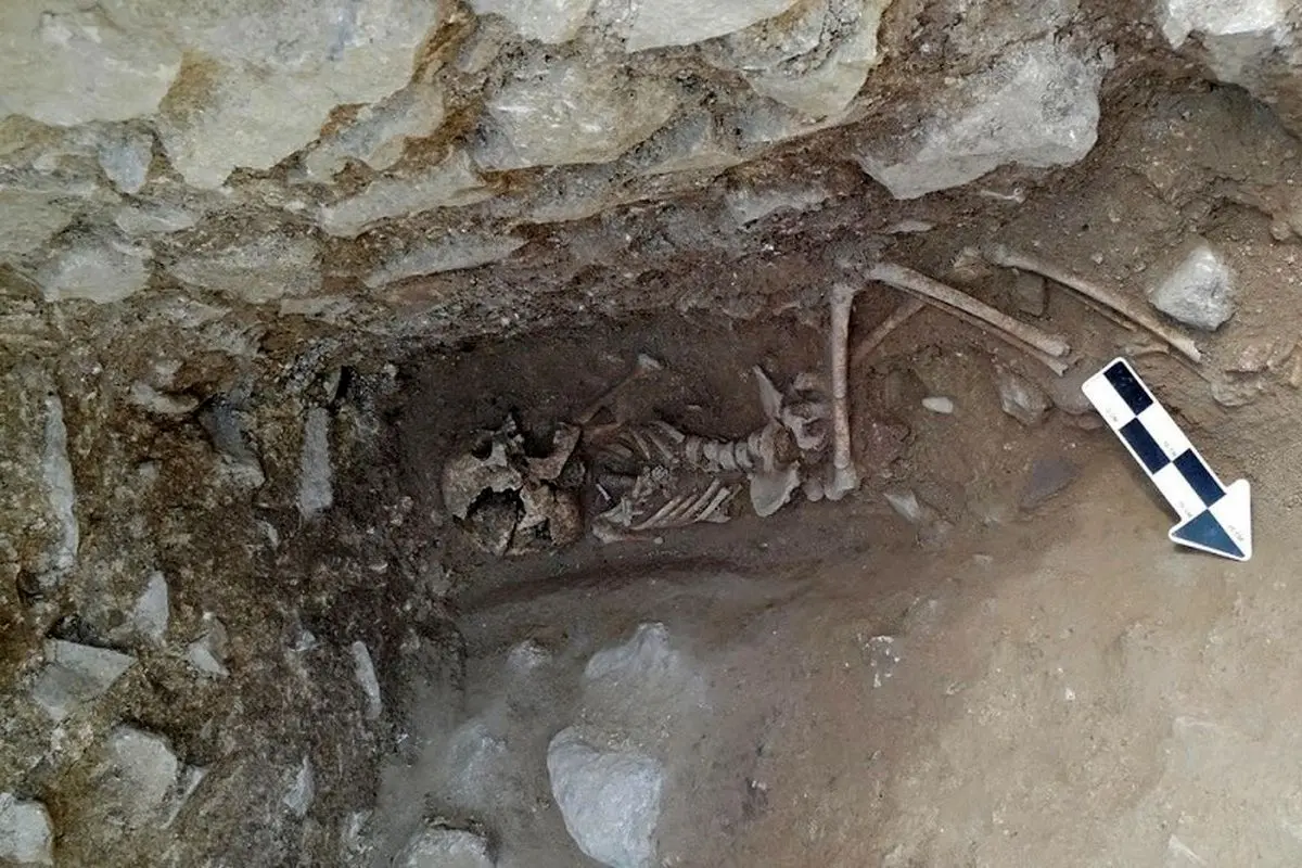 (تصاویر) راز عجیب مردگانی که «آجر» در دهانشان بود!