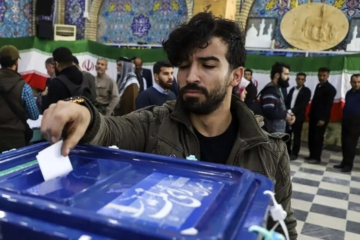 ادعای کیهان درباره ثبت‌نام چراغ خاموش اصلاح طلبان در انتخابات مجلس