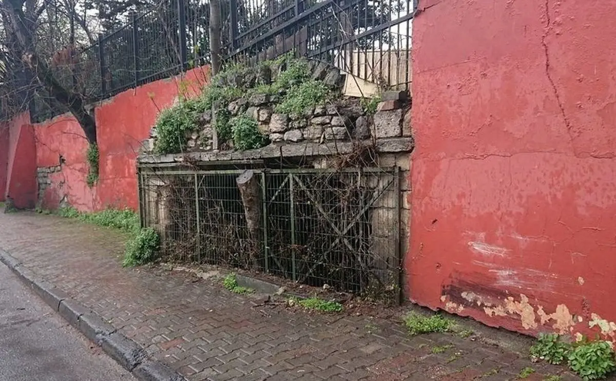 (عکس) کشف کلیسایی مرموز در محوطۀ یک دبیرستان