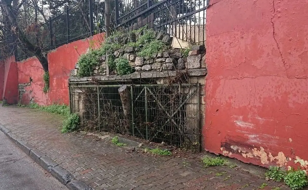 (عکس) کشف کلیسایی مرموز در محوطۀ یک دبیرستان