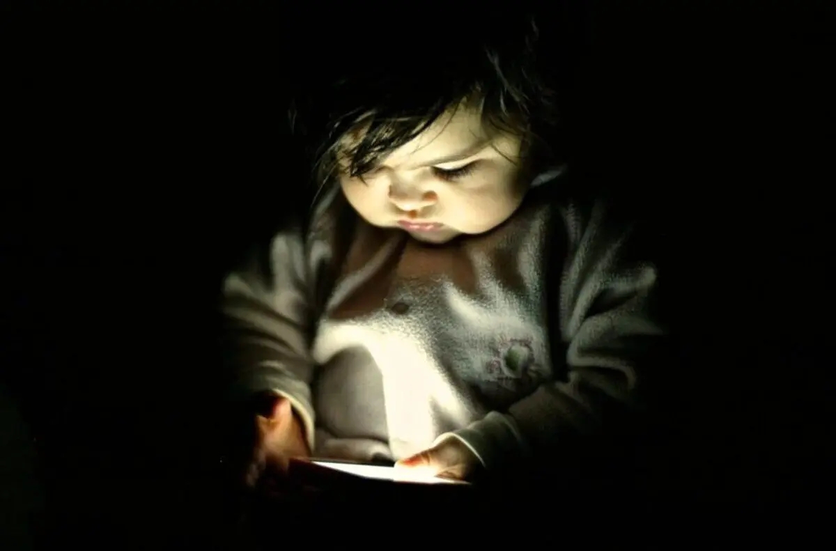 مواجهه طولانی با نمایشگر‌ها با تأخیر در رشد مهارت‌های کودکان ارتباط دارد