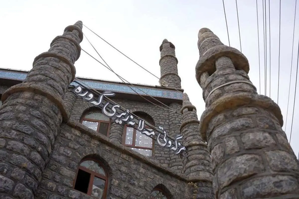 (تصاویر) کارگرانی که از سنگ، نان میخورند